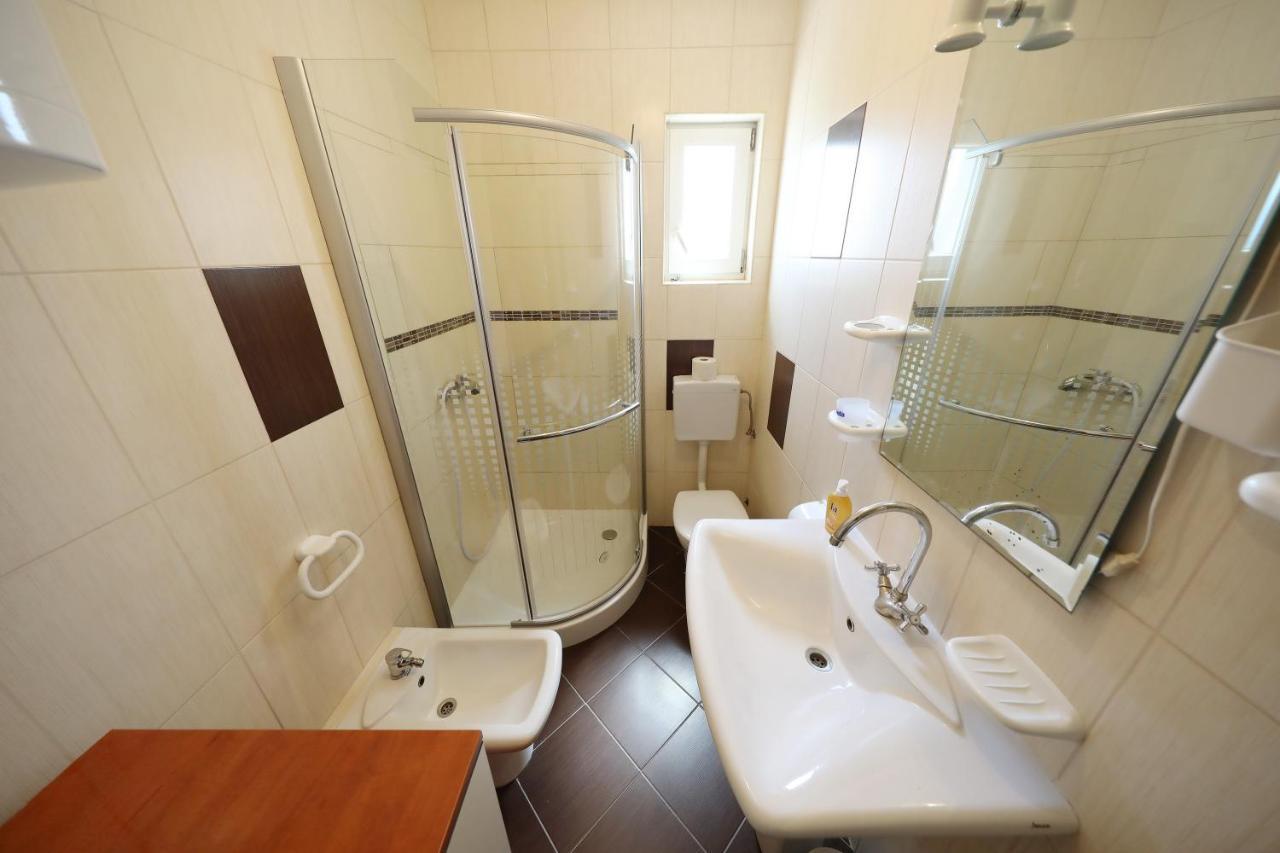 Ap Roko&Dina Apartment Nin Luaran gambar