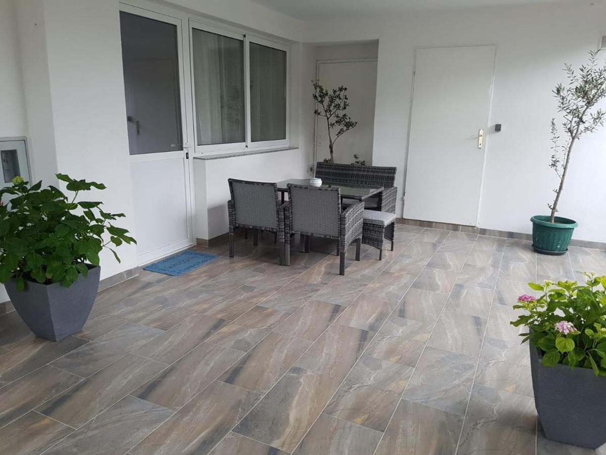 Ap Roko&Dina Apartment Nin Luaran gambar